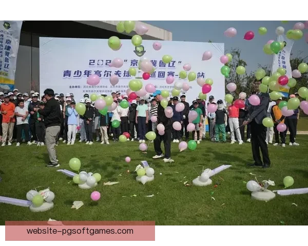 高尔夫比赛精彩纷呈，谁将笑到最后？