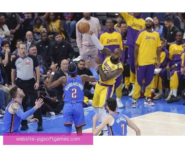 NBA季后赛：勇士成功晋级西部决赛，将迎接湖人的挑战