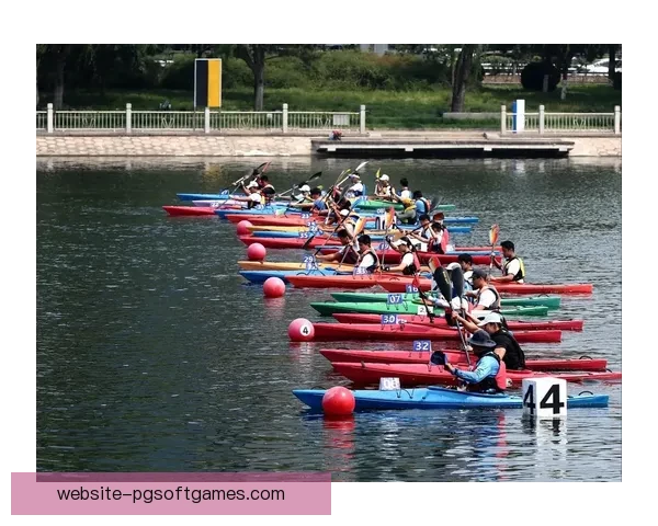 穿越水域：皮划艇邀请赛的激情对决