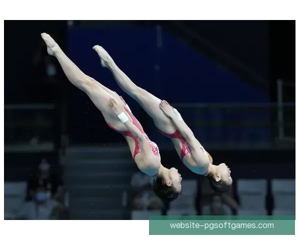 跳水杯赛：水下舞者的飞翔之美